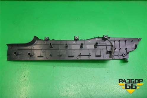 Накладка порога внутренняя заднего правого (6791744040) для Toyota Isis c 2004-2018г