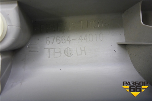 Накладка двери передней левой (6766444010) для Toyota Isis c 2004-2018г