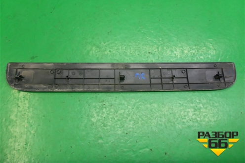 Накладка порога внутренняя переднего правого (6791144060) для Toyota Isis c 2004-2018г