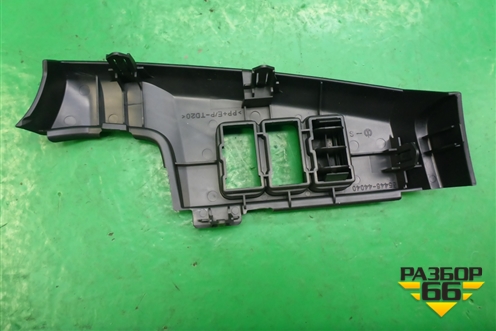 Накладка на торпедо (5544644040) для Toyota Isis c 2004-2018г