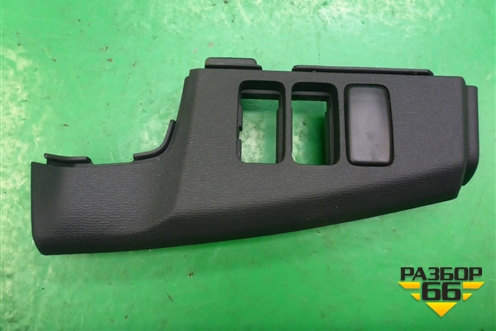 Накладка на торпедо (5544644040) для Toyota Isis c 2004-2018г