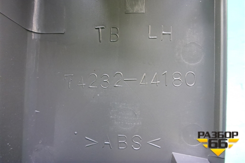 Накладка двери передней левой (7423244180) для Toyota Isis c 2004-2018г