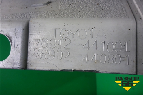 Накладка на порог наружная правая (7690244081) для Toyota Isis c 2004-2018г