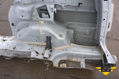 Боковина кузова правая для Toyota Isis c 2004-2018г