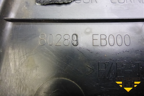 Накладка двери передней левой (80289EB000) для Nissan Navara (D40) с 2005-2015г (Навара)