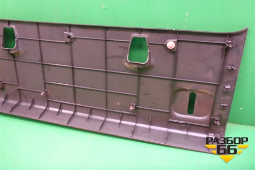 Накладка внутренняя (за задним сиденьем) (79911EB103) для Nissan Navara (D40) с 2005-2015г (Навара)