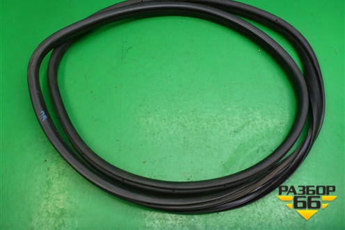 Уплотнитель двери передней правой для Nissan Navara (D40) с 2005-2015г (Навара)