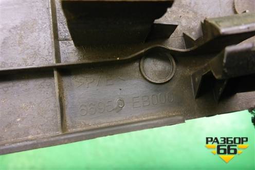 Накладка на торпедо правая (66950EB000) для Nissan Navara (D40) с 2005-2015г (Навара)