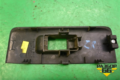 Накладка двери задней правой (82960EA300) для Nissan Navara (D40) с 2005-2015г (Навара)