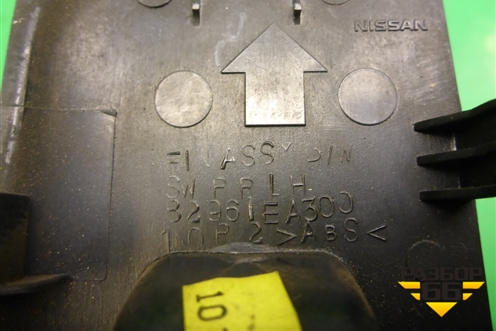 Накладка двери задней левой (82961EA300) для Nissan Navara (D40) с 2005-2015г (Навара)