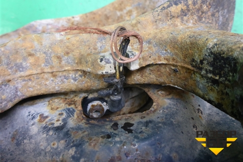 Кулак поворотный передний левый (2.5л YD25 АКПП) для Nissan Navara (D40) с 2005-2015г (Навара)