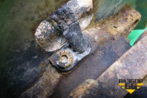 Кулак поворотный передний правый (2.5л YD25 АКПП) для Nissan Navara (D40) с 2005-2015г (Навара)