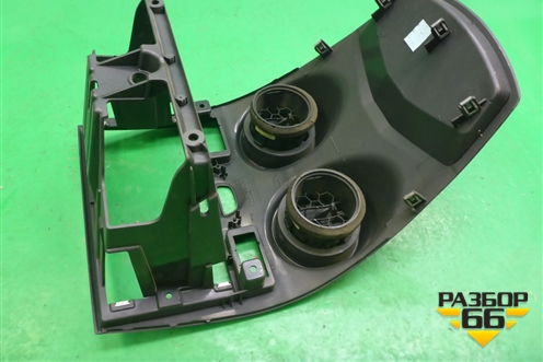 Дефлектор воздушный центральный (VP6S6XA046B04AK) для Ford Fiesta с 2001-2008г