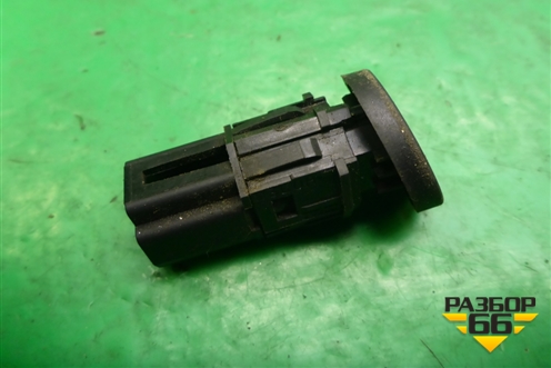Кнопка открывания багажника для Ford Fiesta с 2001-2008г