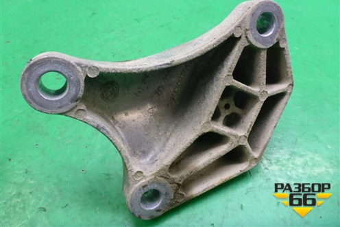 Кронштейн КПП левый МКПП (2S617M125AC) для Ford Fiesta с 2001-2008г