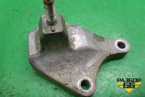 Кронштейн КПП левый МКПП (2S617M125AC) для Ford Fiesta с 2001-2008г