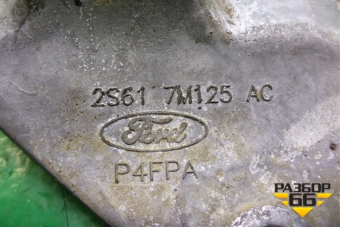 Кронштейн КПП левый МКПП (2S617M125AC) для Ford Fiesta с 2001-2008г