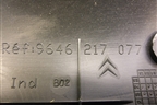 Держатель задней полки правый (5-ти дверный кузов) (9646217077) для Citroen C4 с 2005-2011г