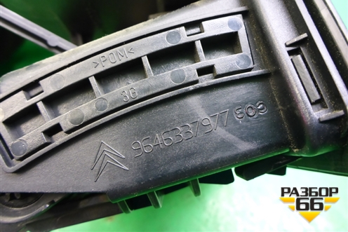 Дефлектор воздушный правый (9646337977) для Citroen C4 с 2005-2011г