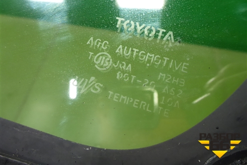 Стекло глухое правое (переднее) для Toyota Isis c 2004-2018г