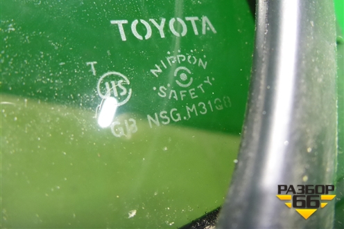 Стекло двери задней правой форточка для Toyota Isis c 2004-2018г