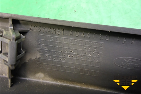 Накладка на торпедо (боковая правая) (4M051A044C60) для Ford Focus 2 с 2005-2008г