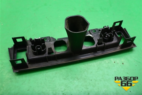 Накладка на торпедо (4M5113D734AD) для Ford Focus 2 с 2005-2008г