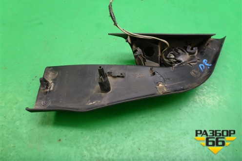 Накладка двери передней правой уголок (4M5123408AJ) для Ford Focus 2 с 2005-2008г