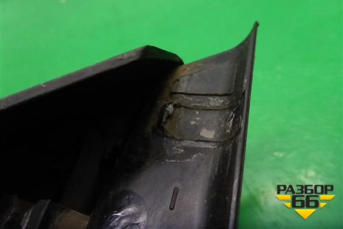 Накладка двери передней правой уголок (4M5123408AJ) для Ford Focus 2 с 2005-2008г