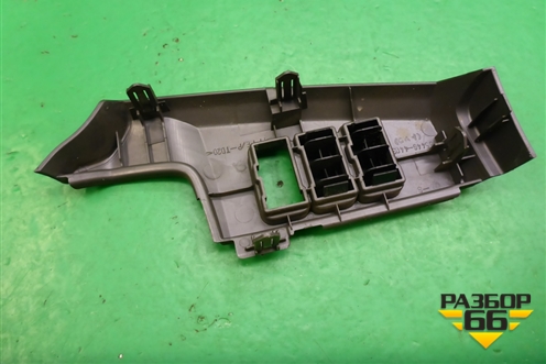 Накладка на торпедо (5544644030) для Toyota Isis c 2004-2018г