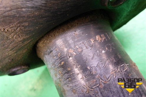 Амортизатор передний правый (4851044141) для Toyota Isis c 2004-2018г