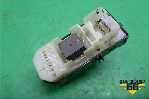 Кнопка стеклоподъёмника (8403044030) для Toyota Isis c 2004-2018г