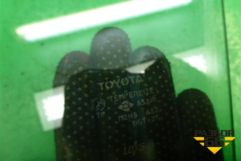 Стекло двери передней левой для Toyota Isis c 2004-2018г
