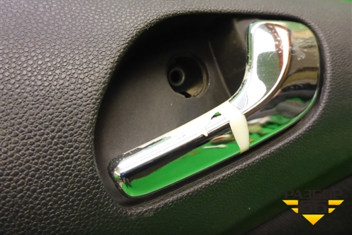 Обшивка двери задней правой под механику для Opel Corsa D с 2006-2014г