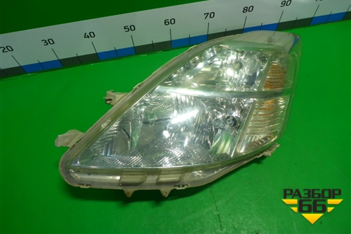 Фара левая (галоген) (8115044260) для Toyota Isis c 2004-2018г