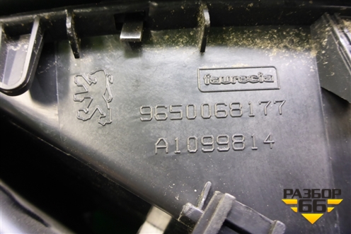 Дефлектор воздушный центральный (9650068177) для Peugeot 207 с 2006-2015г