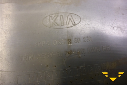 Обшивка стойки центральная нижняя правая (0K30B68230) для Kia Rio с 1999-2005г