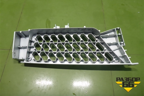 Подножка ступенька (правая верхняя) (82151654) для Volvo  TRUCK FH с 2013-2019г