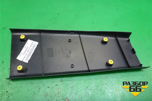 Обшивка стойки центральная нижняя левая (EMG500410) для Land Rover Range Rover Sport с 2005-2012г