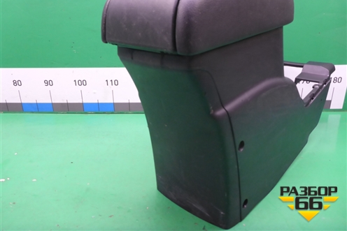 Подлокотник (8011A0837) для Mitsubishi Outlander XL с 2006-2012г