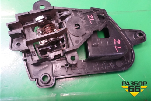 Ручка внутренняя двери задней левой (MN105859) для Mitsubishi Outlander XL с 2006-2012г