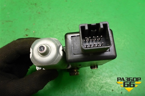 Моторчик люка (8331004050) для Mitsubishi Outlander XL с 2006-2012г