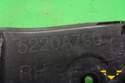 Пыльник переднего крыла правого (5220A790) для Mitsubishi Outlander XL с 2006-2012г