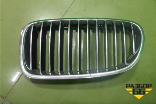 Решетка радиатора левая (до 2013г) (51137200727) для BMW 5-серия F10/F11 с 2009-2016г