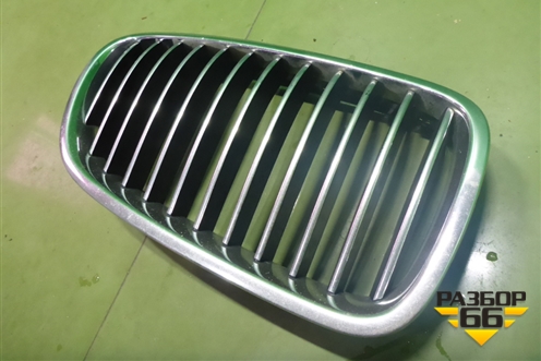 Решетка радиатора правая (до 2013г) (51137200728) для BMW 5-серия F10/F11 с 2009-2016г