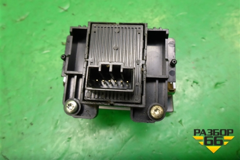 Кнопка стояночного тормоза (YUG500391MVM) для Land Rover Range Rover 3 с 2002-2012г
