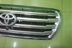 Решетка радиатора (после 2012г до 2015г под камеру) (5311460110) для Toyota Land Cruiser (200) с 2008г
