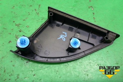 Накладка двери передней правой уголок (6749142070) для Toyota Rav-4 с 2012-2019г