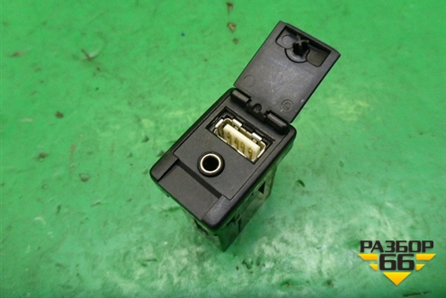 Разъём (AUX USB) (8619042040) для Toyota Rav-4 с 2012-2019г