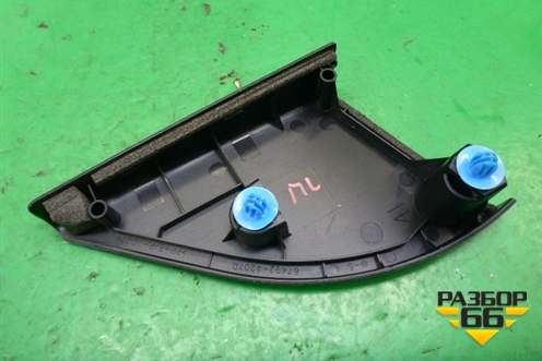 Накладка двери передней левой уголок (6749242070) для Toyota Rav-4 с 2012-2019г